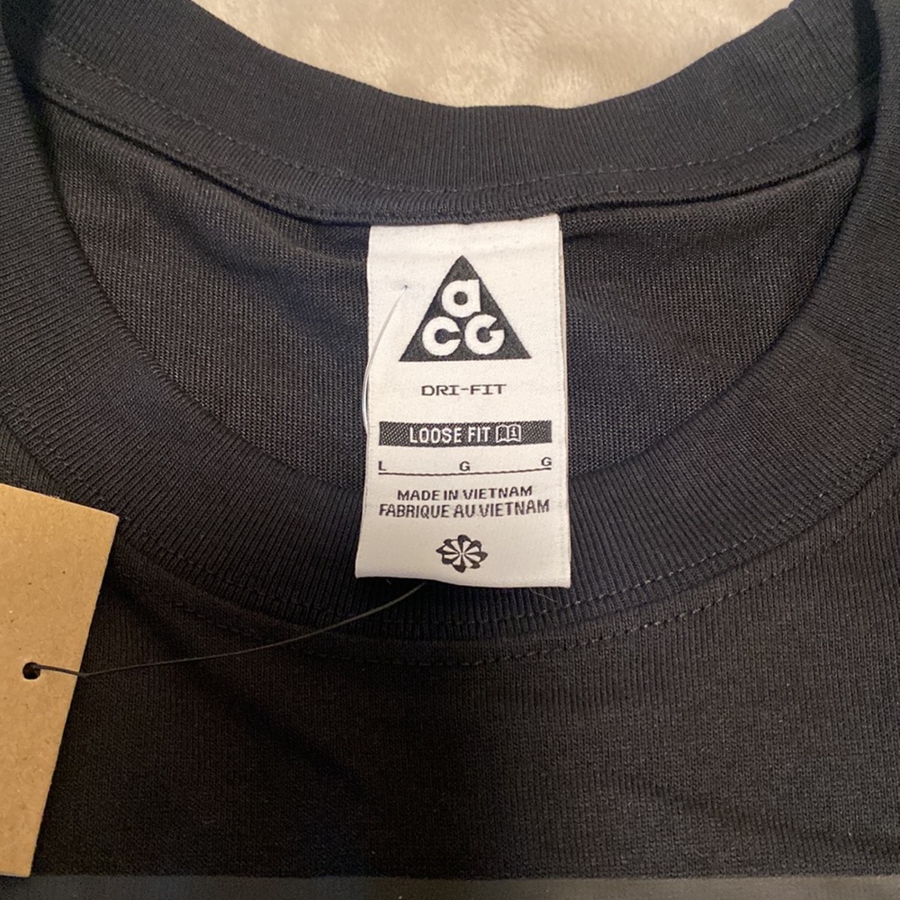 Nike ACG T Shirt - Picture 3 of 5